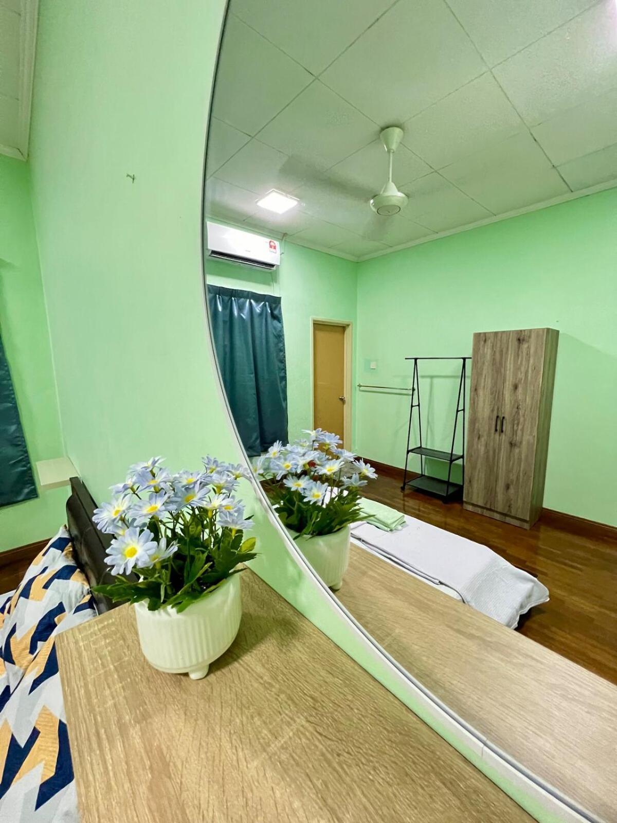 Rini Utama Homestay Skudai Exterior foto